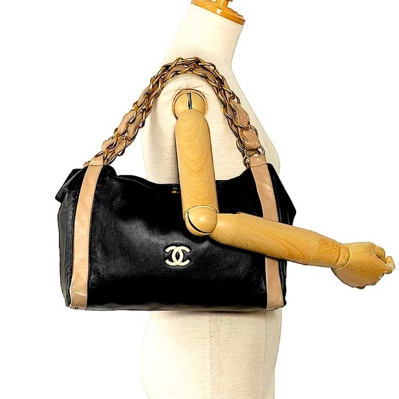RARE Chanel Olsen Lambskin Hobo Bag - Picture 4 of 15